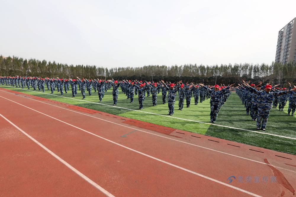 沈阳工程学院隆重举行2021级新生军训成果汇报大会暨开学典礼